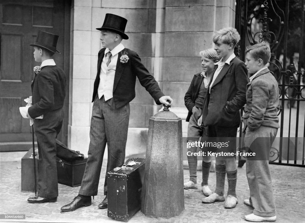 Two Students Of Eaton And Admirers England 1937