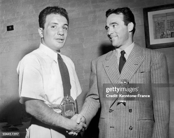 After being given their honor belts by the Mayor of New York, rewarding their achievements on rings, the two boxers Jake LA MOTTA and Marcel CERDAN...
