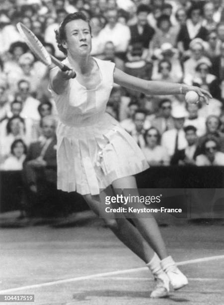 The American tennis player Maureen Connolly wins the women's single final of wimbledon championship, in England July 4, 1953.