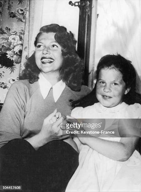 The American actress Rita HAYWORTH with her daughter Rebecca, whom she had with Orson WELLES, in their chalet in Gstaad, Switzerland, on March 24,...