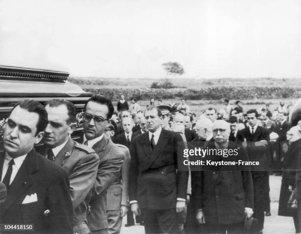 The crown prince of the Spainish throne, Juan of BOURBON, prince of Asturias and his son , Juan CARLOS, accompanying the coffin of their son and...