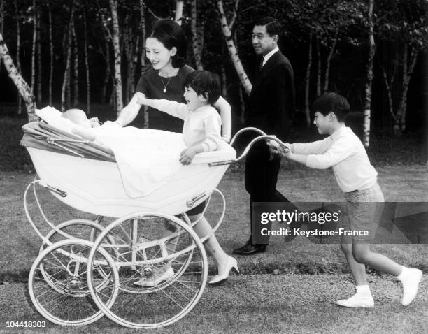 The family of crown prince AKIHITO of Japan and of Princess MICHIKO, his wife , in the gardens of Togu Palace in Tokyo, upon the weaning ceremony of...