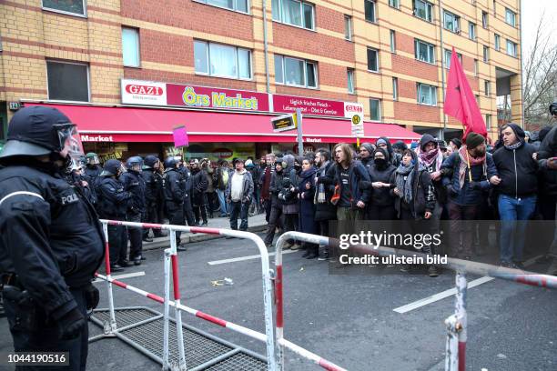 Am haben in Berlin-Kreuzberg mehrere tausend Menschen gegen Rassismus, Rechtspopulismus, Intoleranz und für sexuelle Selbstbestimmung demonstriert....