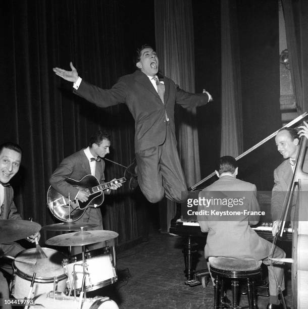The Singer Gilbert Becaud On Stage At The Olympia In September 1957.