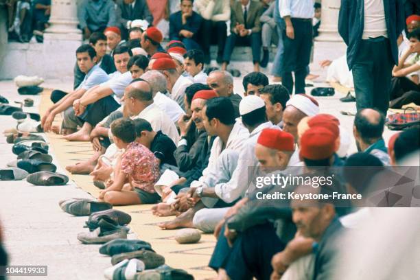 In Tunis, Muslims Praying At The Grand Mosque Ez-Zeitouna , The Day Of The Funeral Of The Egyptian President Nasser.