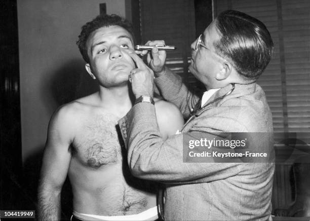 The American Boxer Jake Lamotta Getting A Check-Up From A Doctor Of New York'S Boxing Federation On September 26, 1949.