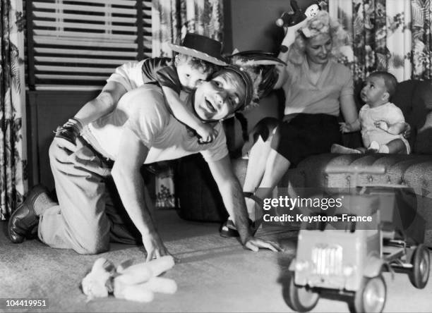 The American Boxer Jake Lamotta With His Son Jackie, His Wife And His Second Son Joseph On June 3, 1949.