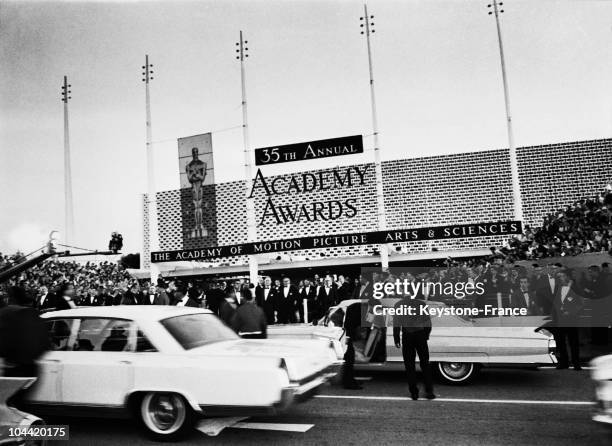 Hollywood Stars Arriving Before The Civic Auditorium Of Santa Monica, California, For The Oscars Ceremony On April 12, 1963.