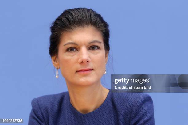 Sahra Wagenknecht, Vorsitzende der Bundestagsfraktion Die Linke, in der Bundespressekonferenz,