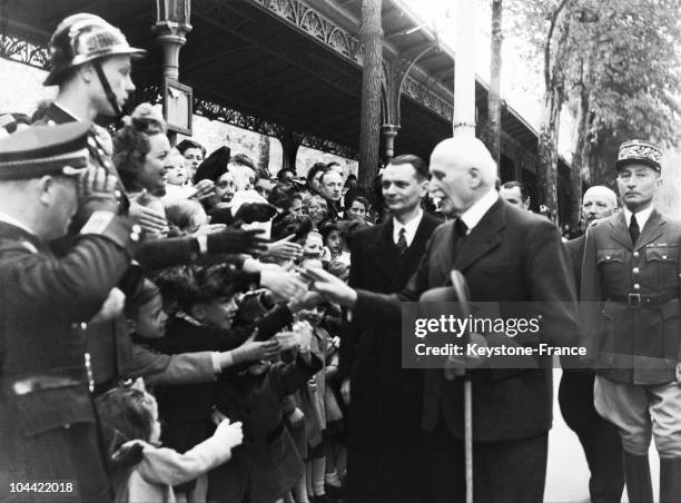 Peta In 22 Marshal Petain Shakes Stock Photos, High-Res Pictures, and Images ...