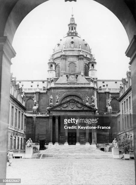 View Of The Interior Courtyard Leading Up To The Chapel Of The Sorbonne University. Under The Orders Of Cardinal Richelieu, Elected Head Of The...