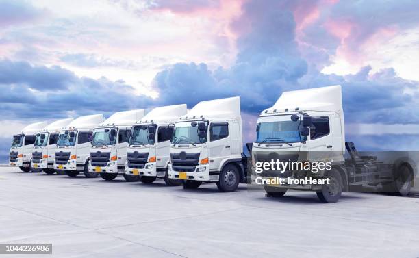 Contractor Loading 365 Contractor Loading Truck Stock Photos, High-Res Pictures, and ...