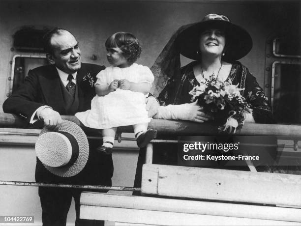 May 1921, Enrico Caruso, His Wife Dorothy And His Child, Gloria