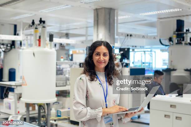 female role model in science, disease diagnostiscs. - medical technician stock pictures, royalty-free photos & images