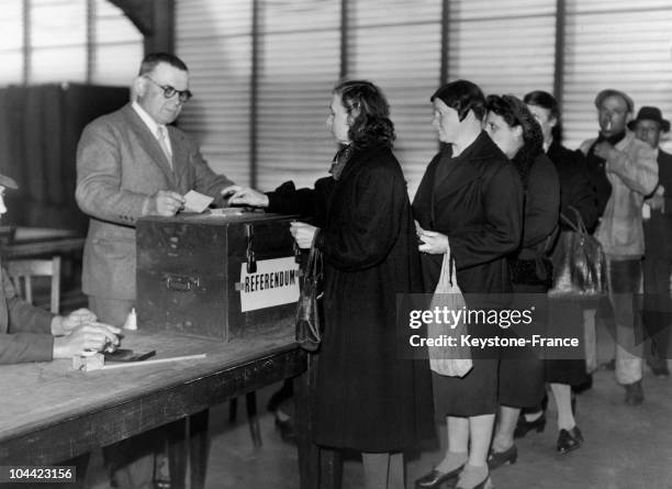 French Women Voting During The Referendum On The Constitution Project On May 5, 1946. It Was Voted Down By 52.82%. French Women Voted For The 1St...