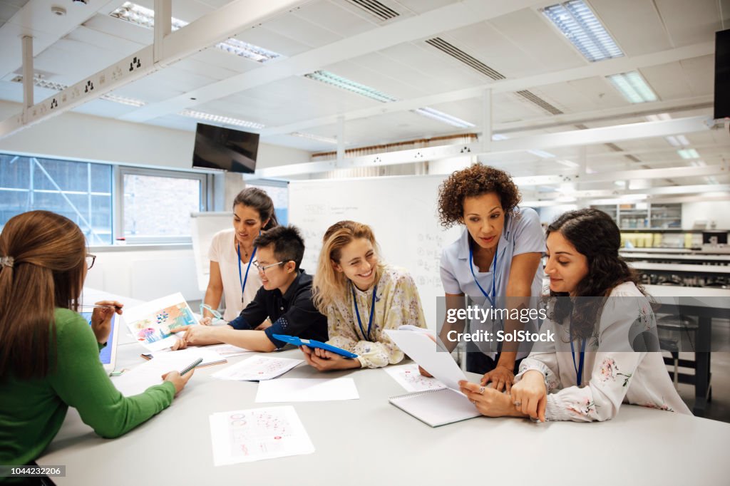 Diverse donne coinvolte nelle STEM