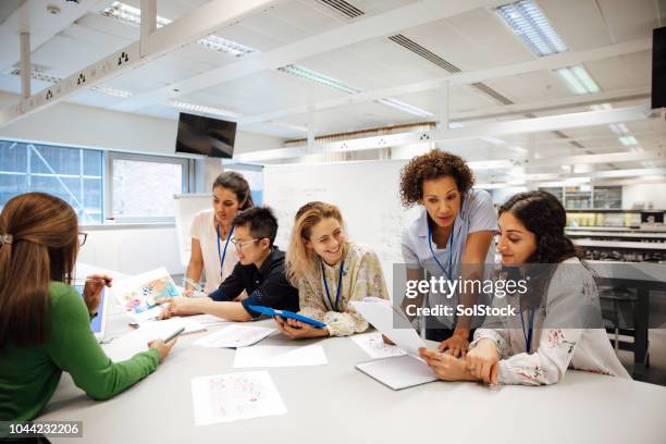 diverse females involved in stem - stem imagens e fotografias de stock