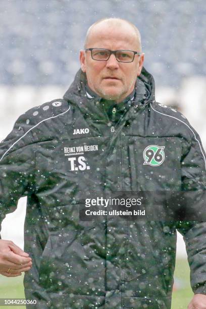 Hannover 96 Trainingsbeginn mit Trainer Thomas Schaaf - hier in der HDI Arena