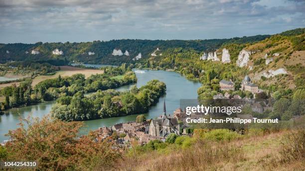 panoramic view of the valley of river seine by the town of les andelys, normandie, france - 諾曼第 個照片及圖片檔