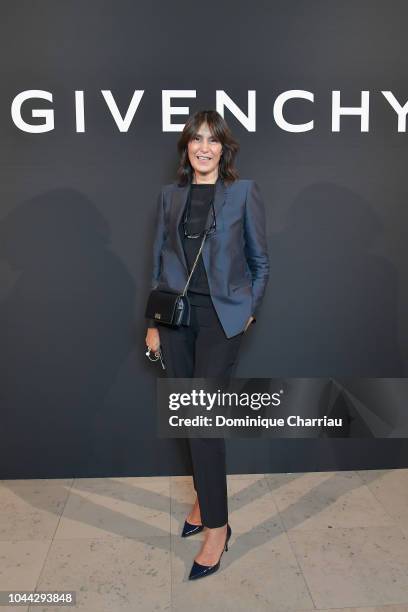 Elisabeth Lazaroo attends the "L'Interdit Givenchy " Photocall as part of the Paris Fashion Week Womenswear Spring/Summer 2019 on October 1, 2018 in...