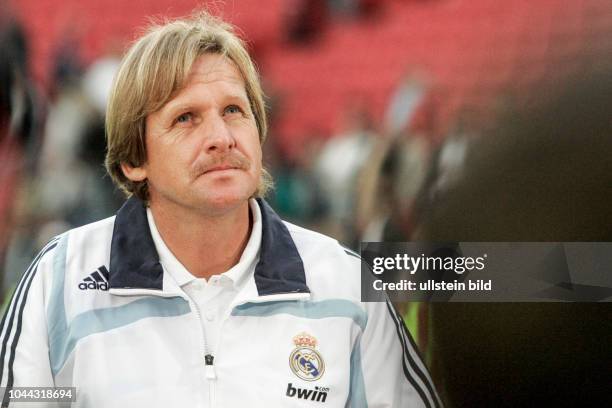 Trainer Bernd Schuster von Real Madrid. Aus Hannover96 gegen Real Madrid 3:0 .