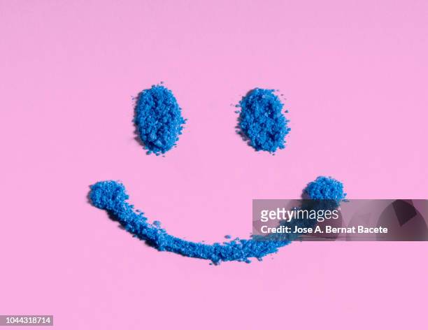 drawing of a face and smiling eyes on a pink background. - happy face drawing stock pictures, royalty-free photos & images