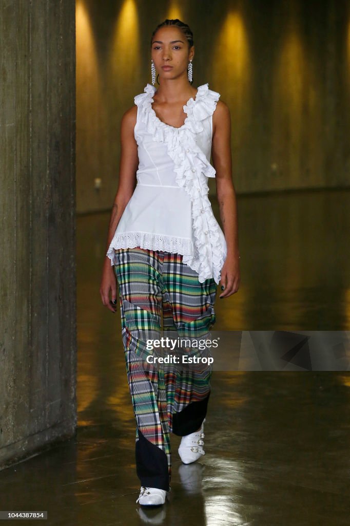 Koche : Runway - Paris Fashion Week Womenswear Spring/Summer 2019