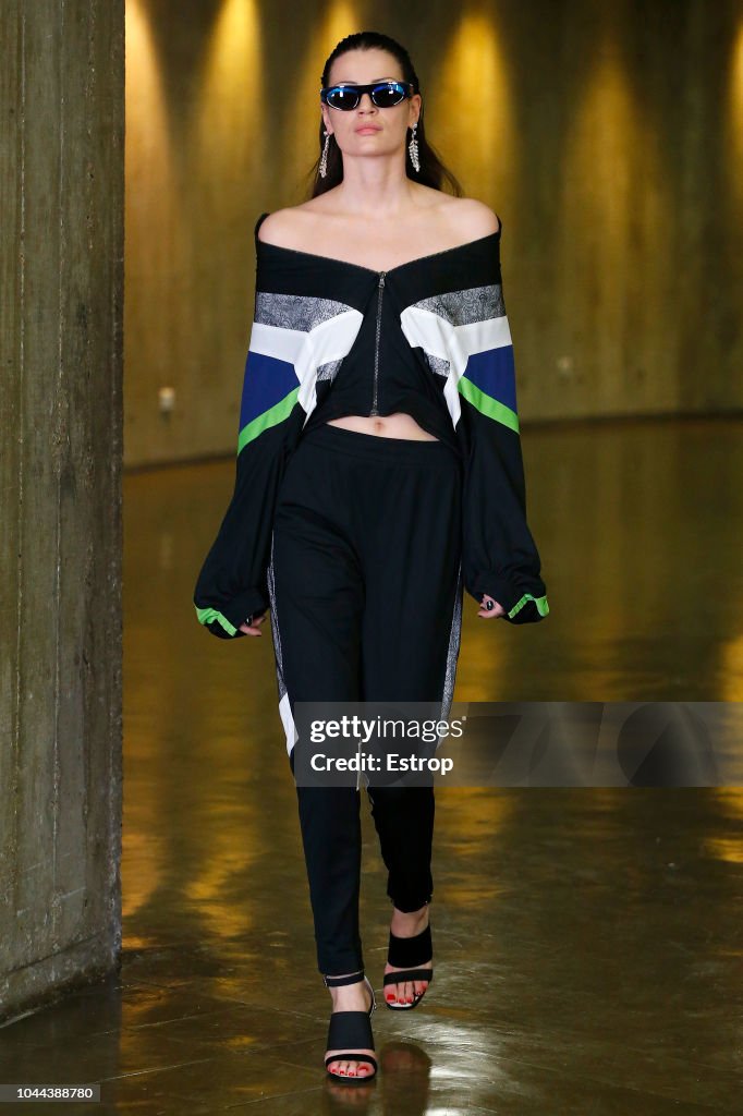 Koche : Runway - Paris Fashion Week Womenswear Spring/Summer 2019