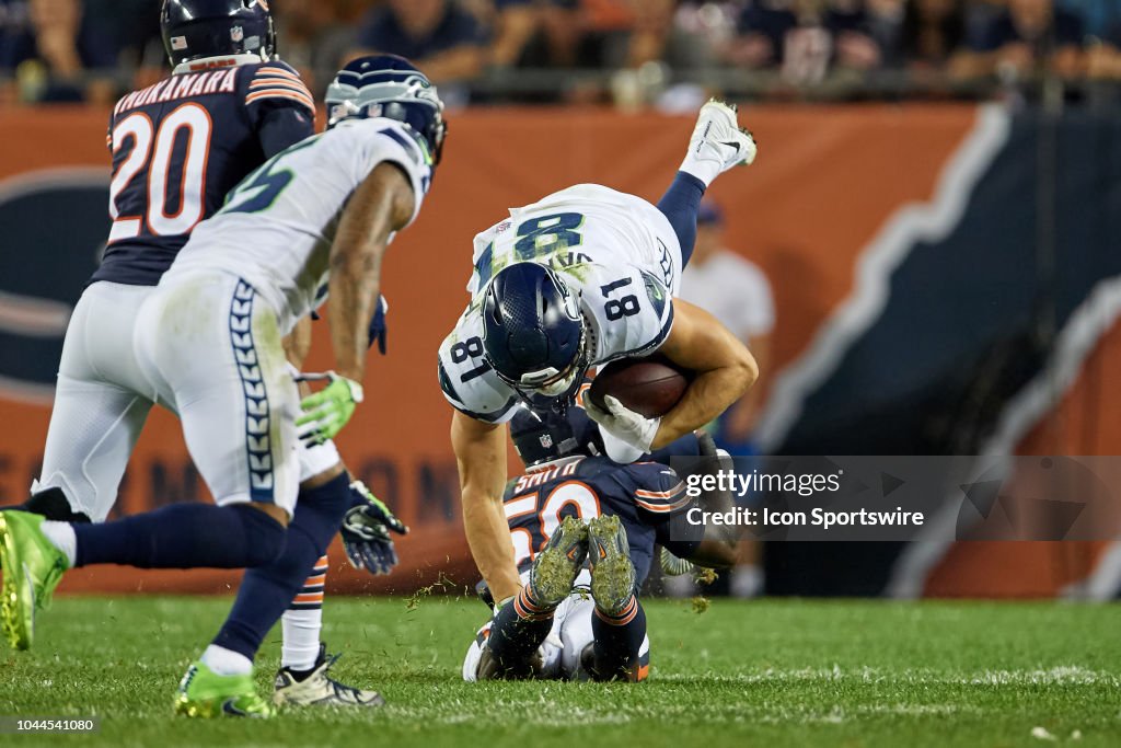 Serrano Seahawk Chicago Bears linebacker Roquan Smith tackles Seattle Seahawks tight ...