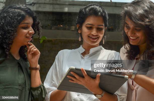 working women - bangalore stock-fotos und bilder
