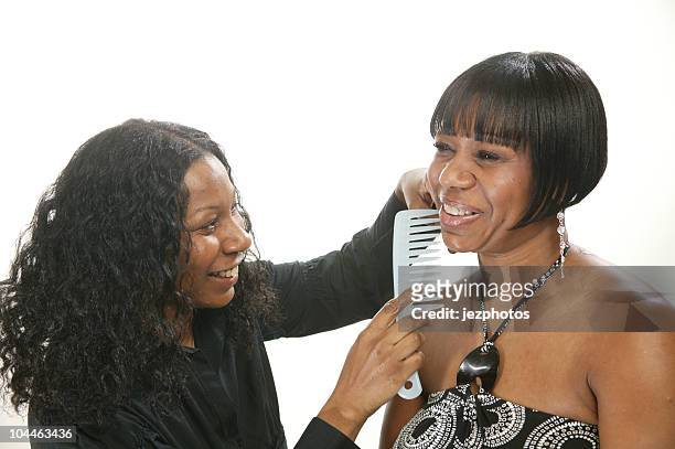 hair stylist in action - black hair stylist stock pictures, royalty-free photos & images