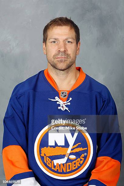 Doug Weight of the New York Islanders poses for his official headshot for the 2010-2011NHL season on September 17, 2010 in Uniondale, New York.