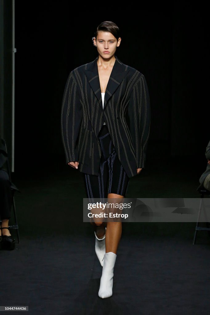 Mugler : Runway - Paris Fashion Week Womenswear Spring/Summer 2019