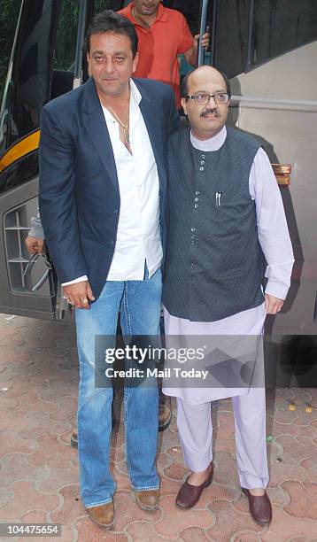 Sanjay Dutt and Amar Singh on the sets of the show Entertainment Ke Liye Kuch Bhi Karega in Mumbai on September 24, 2010.