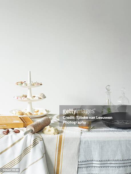 cake - cakestand stock pictures, royalty-free photos & images