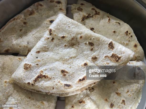Oman Roti 504 Roti Making Stock Photos, High-Res Pictures, and Images - Getty Images