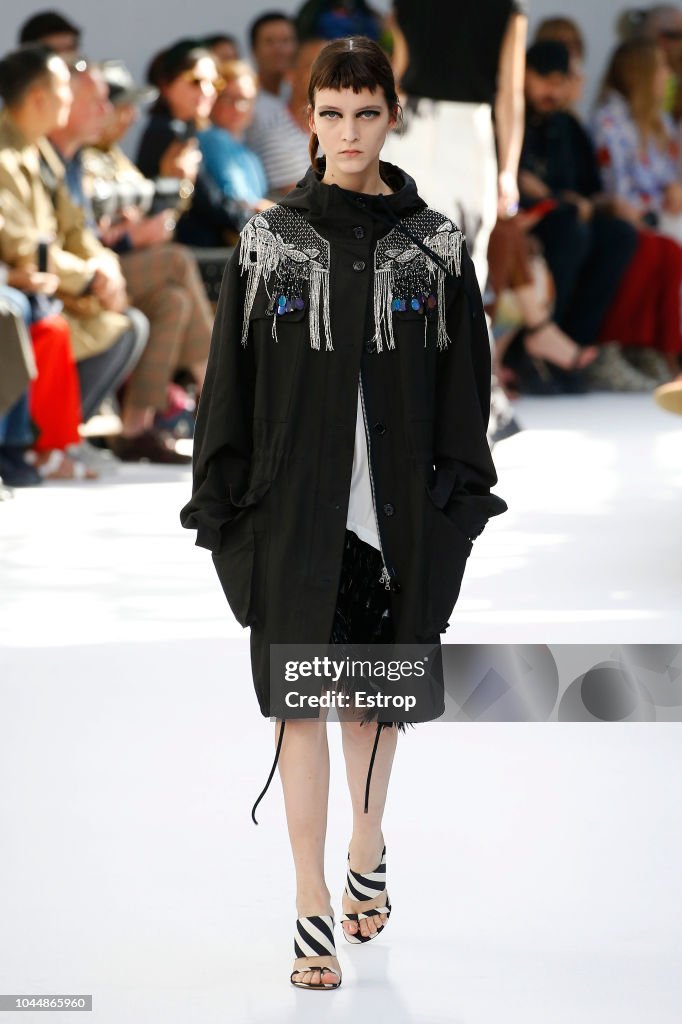 Dries Van Noten : Runway - Paris Fashion Week Womenswear Spring/Summer 2019