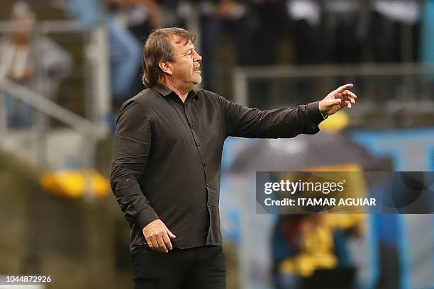 Coach Ricardo Zielinski of Argentina's Atletico Tucuman gives instructions to his players during their Copa Libertadores football match against...