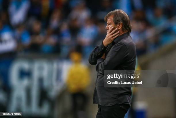 Ricardo Zielinski coach of Atletico Tucuman during the match between Gremio and Atletico Tucuman, part of Copa Conmebol Libertadores 2018, at Arena...