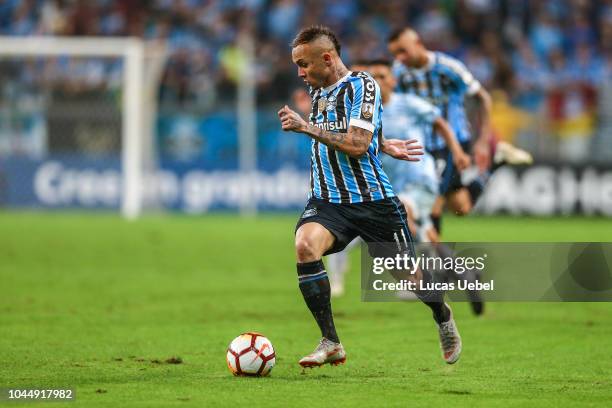 Everton of Gremio during the match between Gremio and Atletico Tucuman, part of Copa Conmebol Libertadores 2018, at Arena do Gremio on October 02 in...