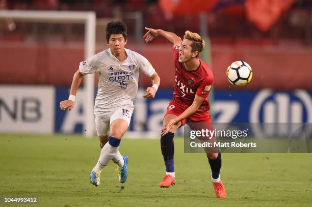 Ku Jaryong of Suwon Samsung Bluewings competes for the ball against Yuma Suzuki of Kashima Antlers during the AFC Champions League semi final first...