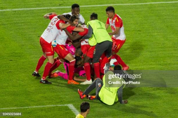 The celebration of Independiente Santa Fe by beating Millonarios in definition from the point of penalties, and advancing to the quarterfinals in the...