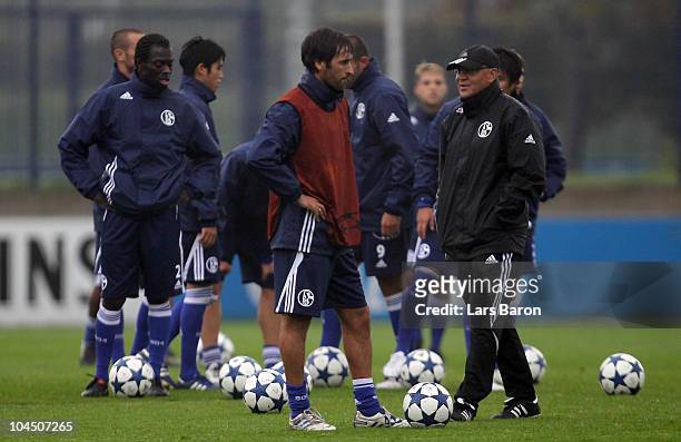 Head coach Felix Magath is seen with Raul Gonzalez during a FC Schalke 04 training session ahead of the UEFA Champions League match against SL...