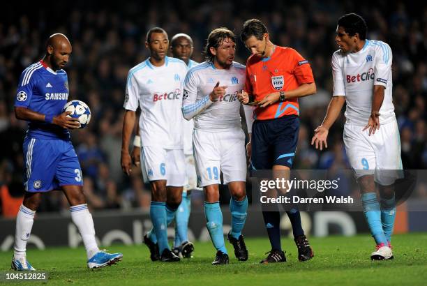 Gabriel Heinze of Marseille speaks to Referee Frank De Bleeckere after Chelsea are awarded a penalty during the UEFA Champions League Group F match...