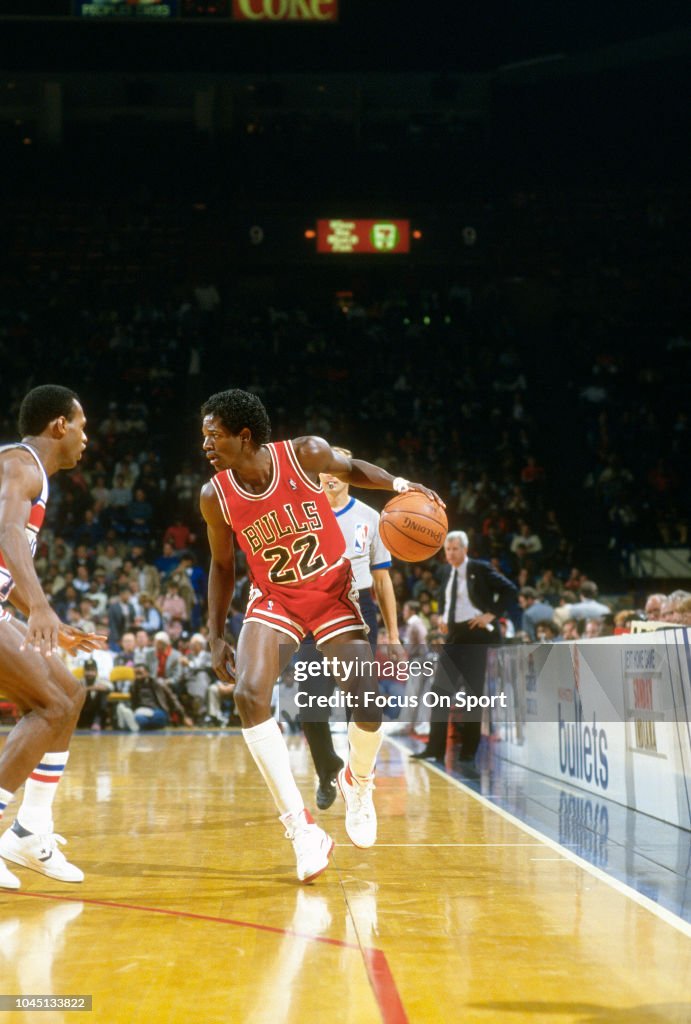 Shell Steve Colter Steve Colter of the Chicago Bulls dribbles the ball against the ...