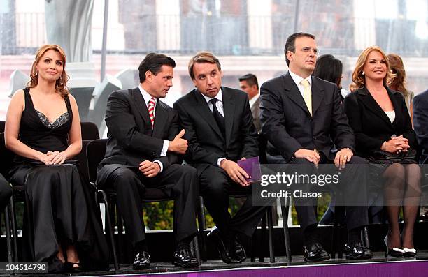 Actress Angelica Rivera and governor Enrique Pena Nieto during the ceremony of the awards Mexicanas, Mujeres De Valor at Auditorio Morelos on June...