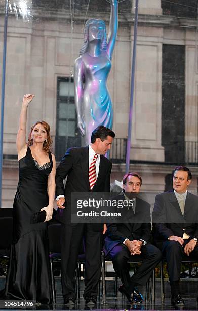 Actress Angelica Rivera and governor Enrique Pena Nieto during the ceremony of the awards Mexicanas, Mujeres De Valor at Auditorio Morelos on June...