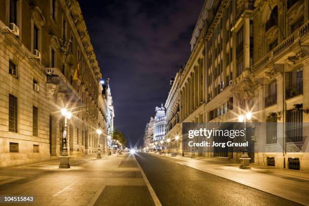 calle de alcala at night - madrid province stockfoto's en -beelden