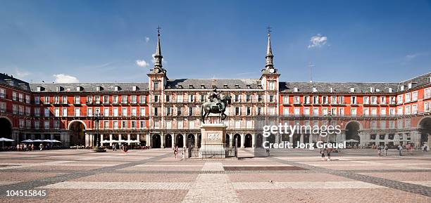 plaza mayor with casa de la panaderia - madrid bildbanksfoton och bilder