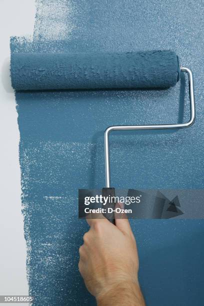 serie de pintura - pared azul fotografías e imágenes de stock